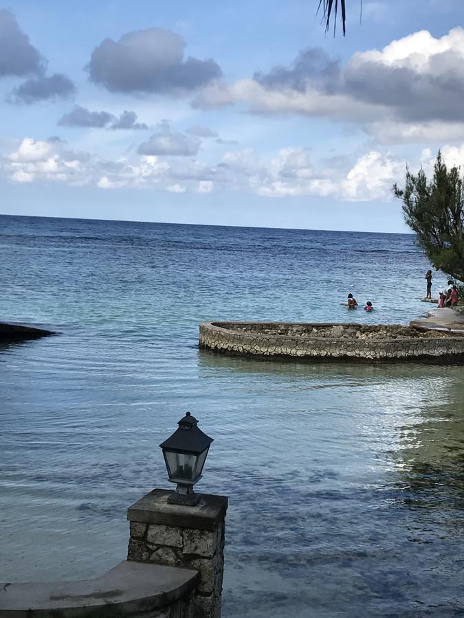 Alexanders Penthouse On The Beach Ocho Rios Exterior foto